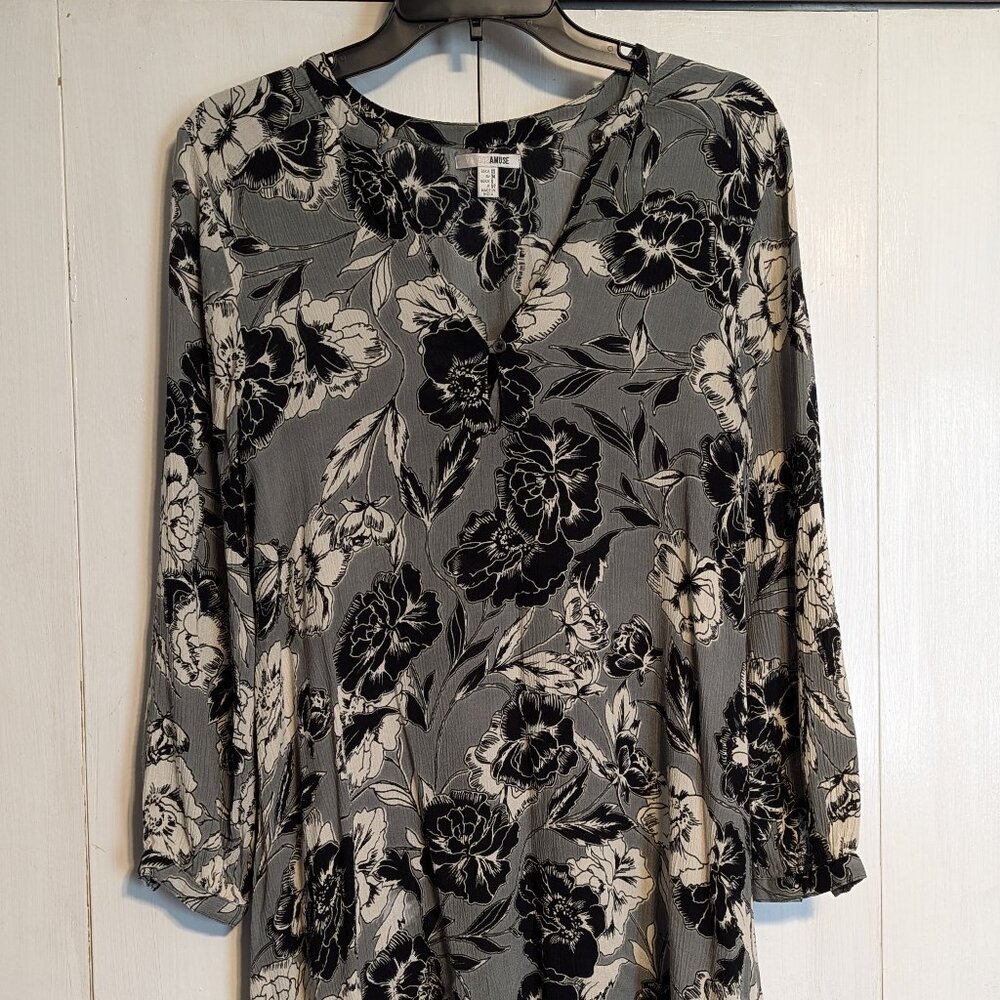 Amuse, Black/White Floral Long Top